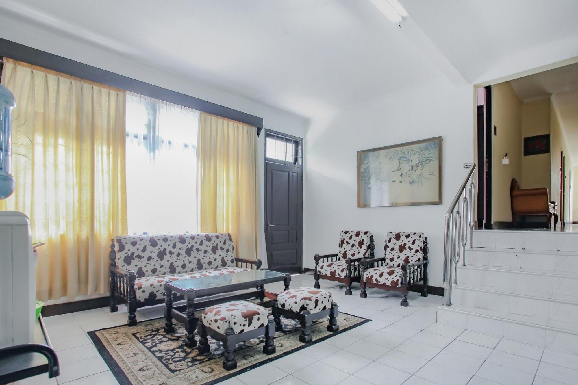 Oyo Life 90091 Wisma Pakuan Syariah ボゴール エクステリア 写真