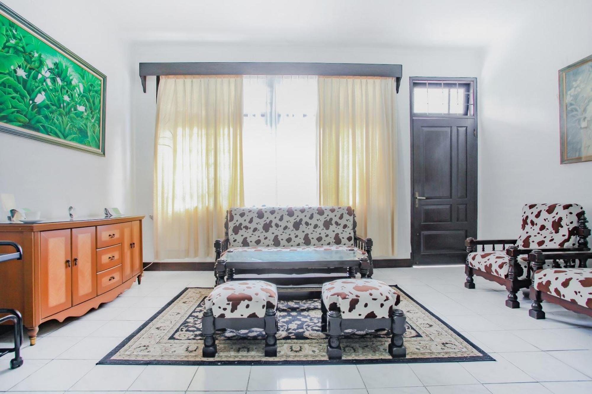 Oyo Life 90091 Wisma Pakuan Syariah ボゴール エクステリア 写真
